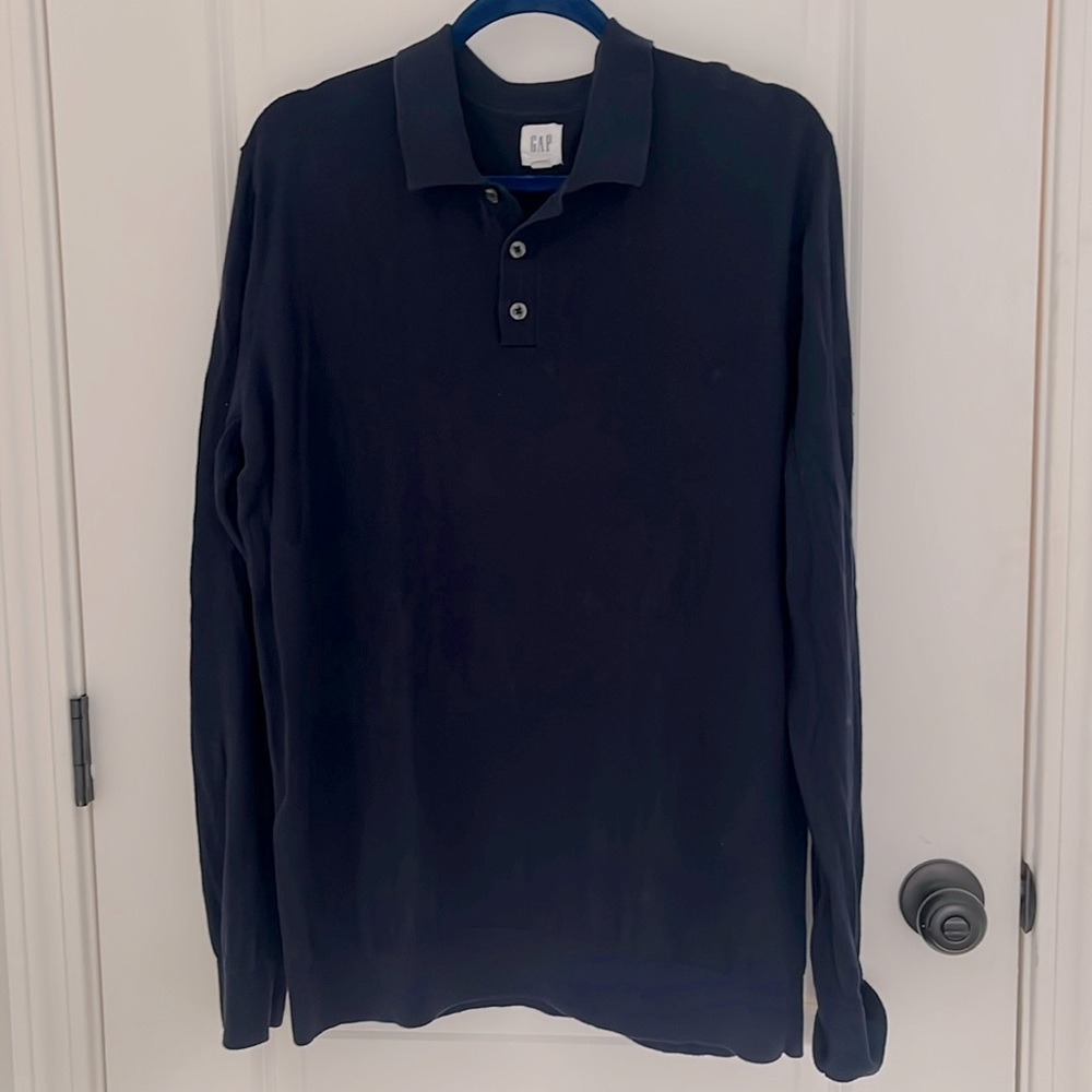 GAP Mens lightweight sweater in size M.